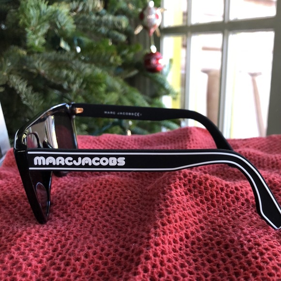 Black. New York inspired, Marc Jacobs. - Picture 2 of 6